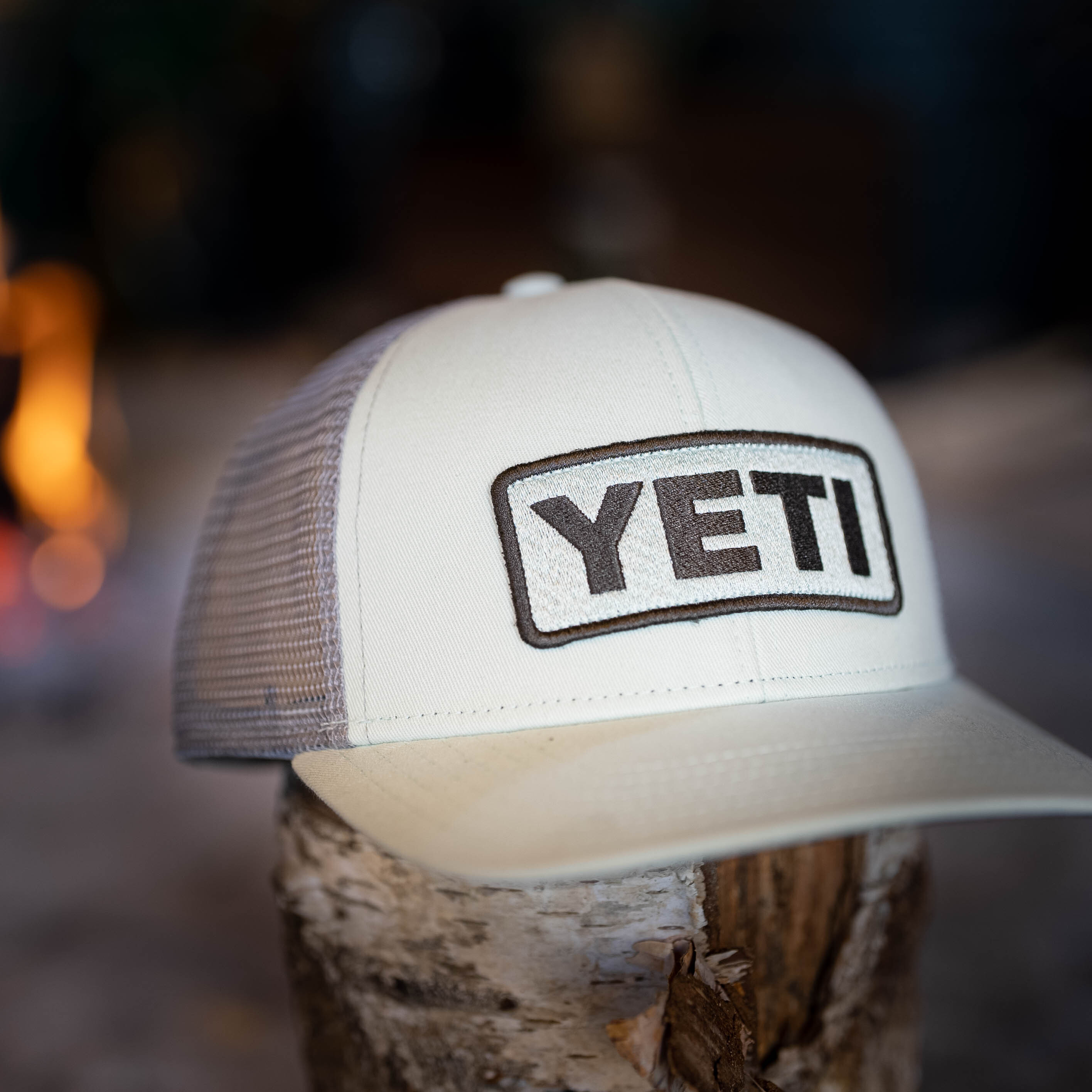YETI Logo Badge Truckers Pet - Ice Mint