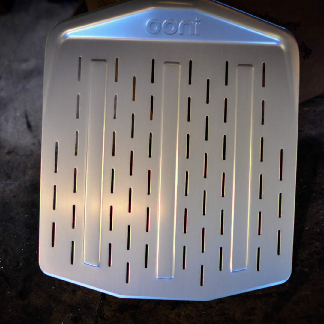 Ooni Perforated Luxe Pizzaschep 14''